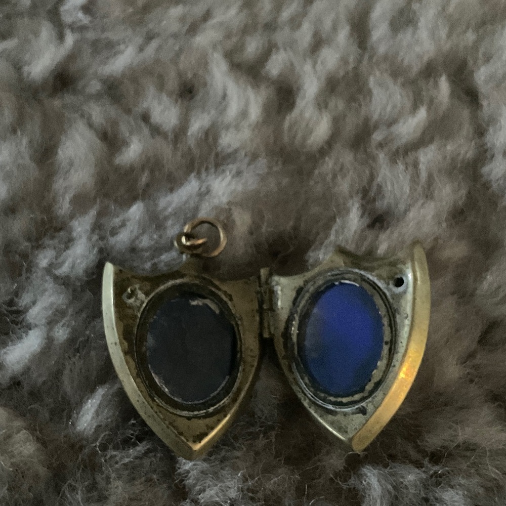Antique Gold Shield Locket Ornately Decorated. Antique Estate Sale Find 🌹 - Picture 2 of 4